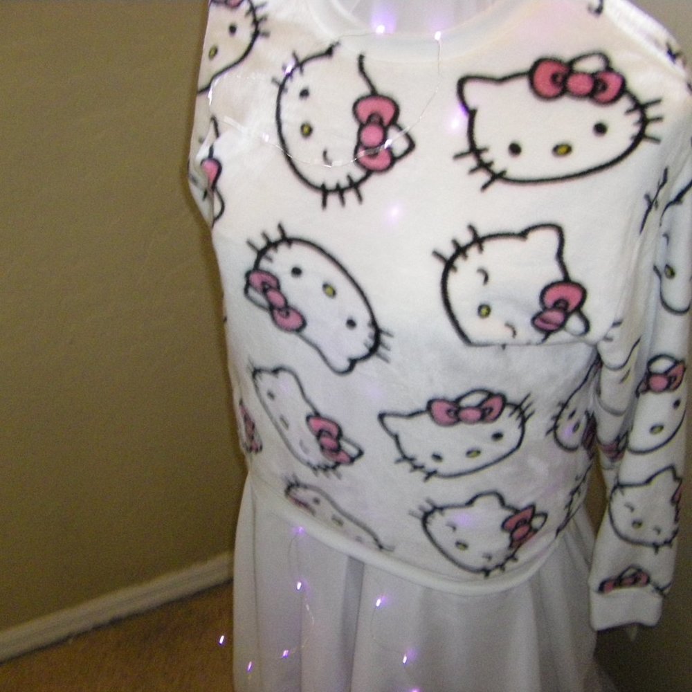 Hello Kitty White Plush Fleece Sweatshirt by Sanrio JR. Women's Sizes New Sealed - Picture 3 of 12